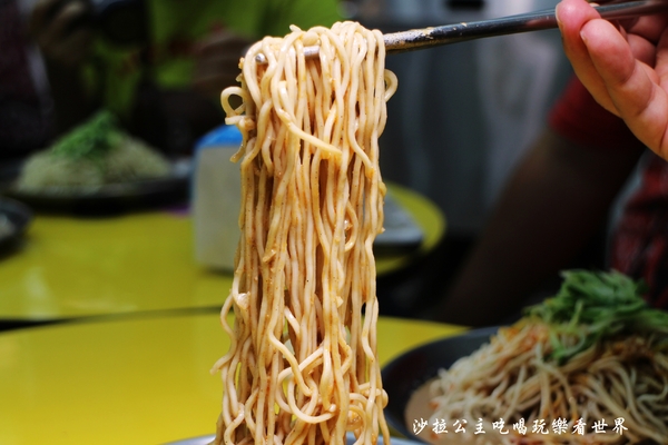 陸地涼麵：通訊行裡吃涼麵『陸地涼麵』黑糖刨冰/捷運忠孝新生站/中山區