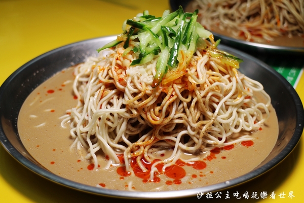 陸地涼麵：通訊行裡吃涼麵『陸地涼麵』黑糖刨冰/捷運忠孝新生站/中山區