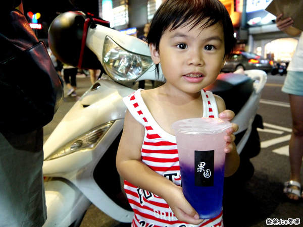 果圓：來自台中逢甲夜市的浪漫-果圓蝶豆花飲料。