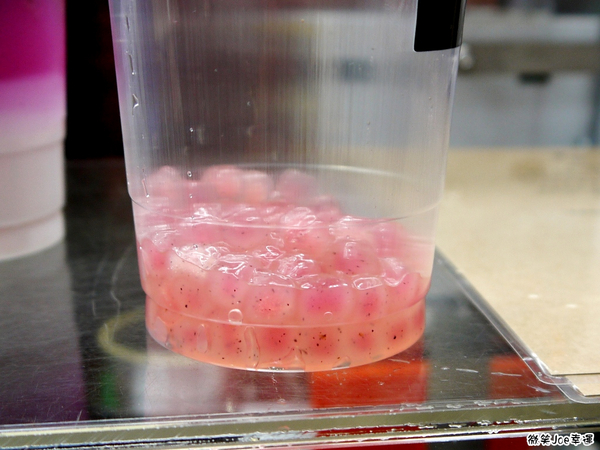 果圓：來自台中逢甲夜市的浪漫-果圓蝶豆花飲料。