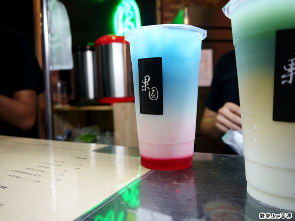 果圓：來自台中逢甲夜市的浪漫-果圓蝶豆花飲料。