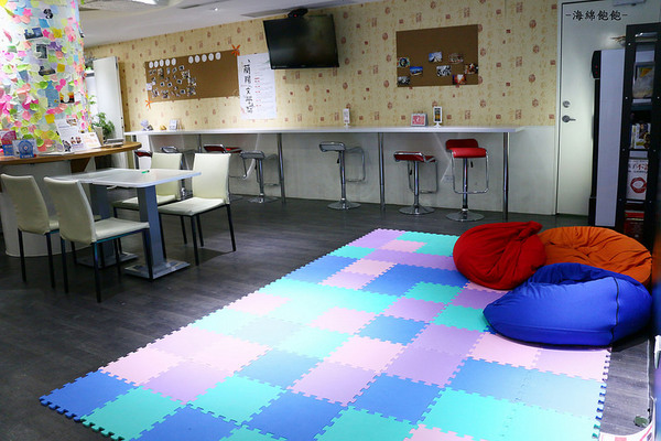 洛碁背包客棧：洛碁背包客棧-台北平價背包客棧 / Taipei hostel / 忠孝敦化站-附早餐/無線上網/電腦