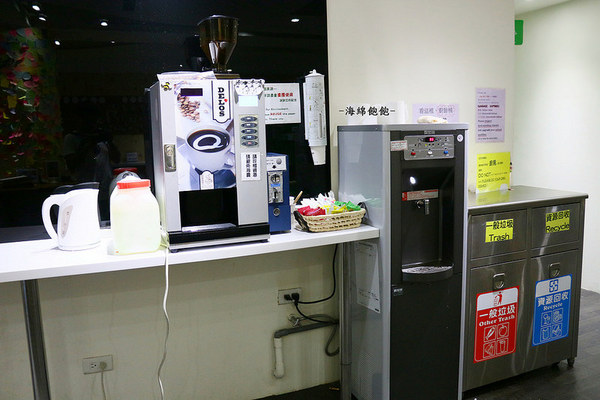 洛碁背包客棧：洛碁背包客棧-台北平價背包客棧 / Taipei hostel / 忠孝敦化站-附早餐/無線上網/電腦