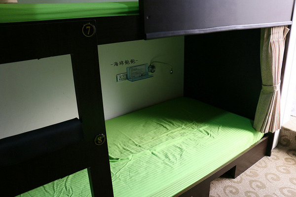 洛碁背包客棧：洛碁背包客棧-台北平價背包客棧 / Taipei hostel / 忠孝敦化站-附早餐/無線上網/電腦