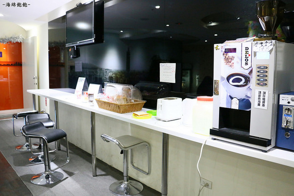 洛碁背包客棧：洛碁背包客棧-台北平價背包客棧 / Taipei hostel / 忠孝敦化站-附早餐/無線上網/電腦