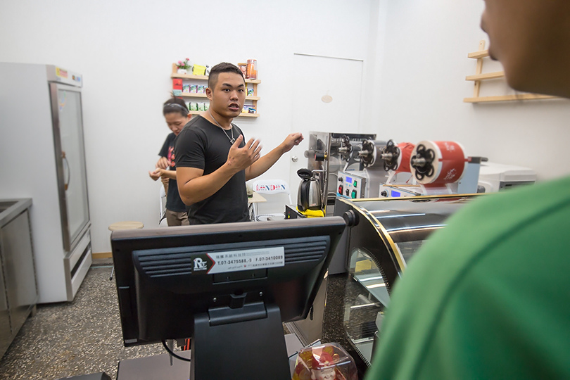 飲記 / 高雄岡山。原茗茶坊茶。不混茶不加茶精，茶飲專賣飲料店、品質有保證