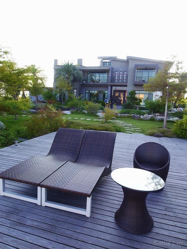 │宿。宜蘭五結│親子民宿「傳藝渡假會館」。親子沙坑、綠地湖畔美景、釣魚…完全可免追行程的清幽愜意