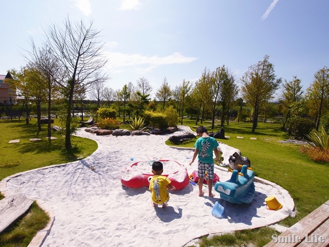 │宿。宜蘭五結│親子民宿「傳藝渡假會館」。親子沙坑、綠地湖畔美景、釣魚…完全可免追行程的清幽愜意