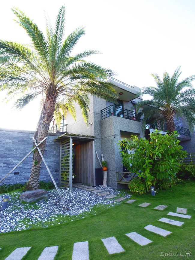 │宿。宜蘭五結│親子民宿「傳藝渡假會館」。親子沙坑、綠地湖畔美景、釣魚…完全可免追行程的清幽愜意