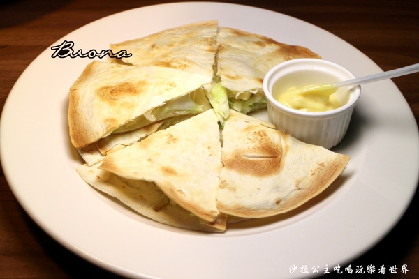 Buona Pasta：淡水『Buona Pasta』平價義大利麵 /濃湯飲料無限供應/淡江大學美食/寵物友善