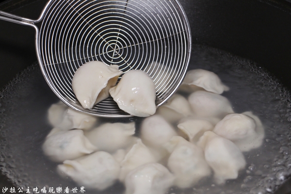 家鄉蒸餃：台中南屯區『家鄉蒸餃』冷凍手工水餃/每日現宰溫體豬/宅配