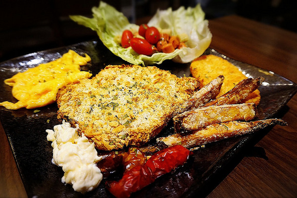 徠一咖啡：【信義安和站】港式複合咖啡原味呈現｜相機控必訪『徠一咖啡』台北大安區 / 港式茶餐廳