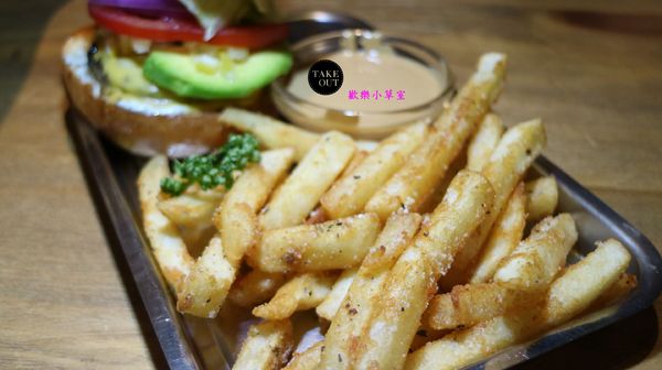 TAKE OUT burger & cafe：【台北美食】TAKE OUT美式餐廳@台北大安區/精釀啤酒/純手工漢堡