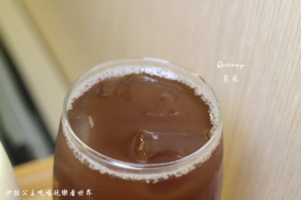 葵米珍珠飲品專賣(HOYII北車站店)：台北車站珍珠茶飲排隊店『Queenny葵米。珍珠飲品專售(HOYII北車站店)』珍珠奶茶