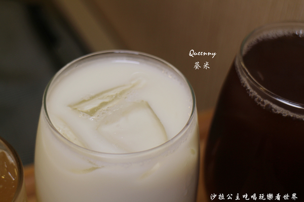 葵米珍珠飲品專賣(HOYII北車站店)：台北車站珍珠茶飲排隊店『Queenny葵米。珍珠飲品專售(HOYII北車站店)』珍珠奶茶