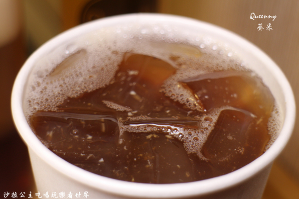 葵米珍珠飲品專賣(HOYII北車站店)：台北車站珍珠茶飲排隊店『Queenny葵米。珍珠飲品專售(HOYII北車站店)』珍珠奶茶