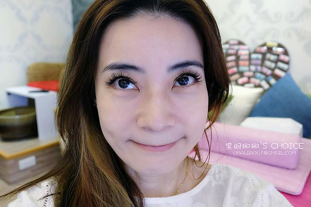 弄甲成臻山茶花美睫清純