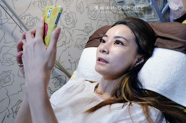 弄甲成臻山茶花美睫驚艷