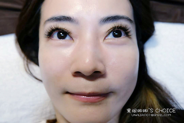 弄甲成臻山茶花美睫微笑