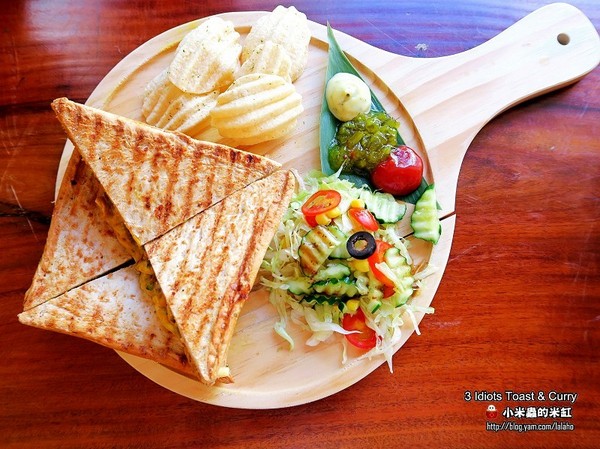 3 Idiots Toast & Curry 三個傻瓜素食印度餐廳(公館)：【捷運台電大樓站】3 Idiots Toast & Curry三個傻瓜素食印度餐廳(公館印度料理 / 素食 / 早午餐)