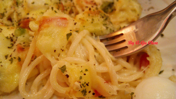 LATE Bistro 暮 餐酒館：【臺南Ω東區】LATE Bistro暮　餐酒館。台南東區餐酒館，在隱於巷弄內的驚豔裡放鬆享受深夜美食