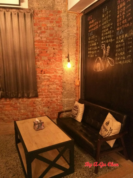 LATE Bistro 暮 餐酒館：【臺南Ω東區】LATE Bistro暮　餐酒館。台南東區餐酒館，在隱於巷弄內的驚豔裡放鬆享受深夜美食