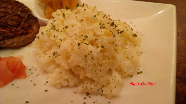 LATE Bistro 暮 餐酒館：【臺南Ω東區】LATE Bistro暮　餐酒館。台南東區餐酒館，在隱於巷弄內的驚豔裡放鬆享受深夜美食