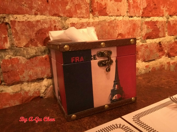 LATE Bistro 暮 餐酒館：【臺南Ω東區】LATE Bistro暮　餐酒館。台南東區餐酒館，在隱於巷弄內的驚豔裡放鬆享受深夜美食