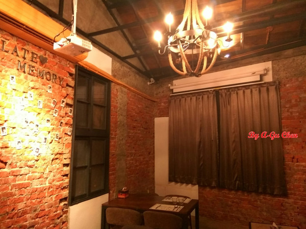 LATE Bistro 暮 餐酒館：【臺南Ω東區】LATE Bistro暮　餐酒館。台南東區餐酒館，在隱於巷弄內的驚豔裡放鬆享受深夜美食
