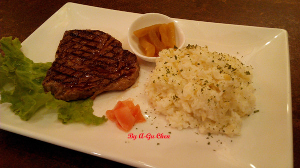 LATE Bistro 暮 餐酒館：【臺南Ω東區】LATE Bistro暮　餐酒館。台南東區餐酒館，在隱於巷弄內的驚豔裡放鬆享受深夜美食