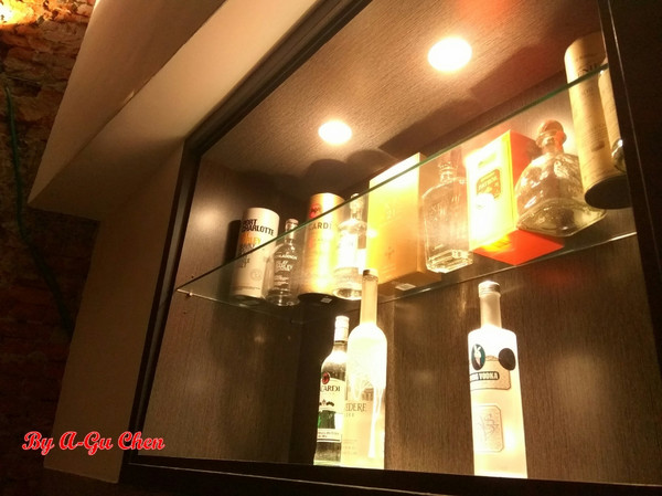 LATE Bistro 暮 餐酒館：【臺南Ω東區】LATE Bistro暮　餐酒館。台南東區餐酒館，在隱於巷弄內的驚豔裡放鬆享受深夜美食