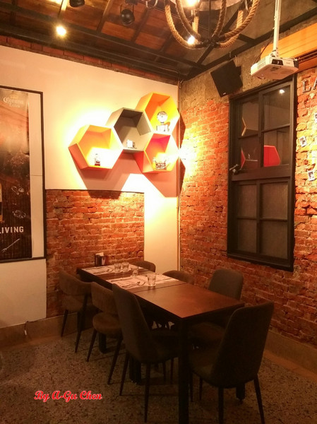 LATE Bistro 暮 餐酒館：【臺南Ω東區】LATE Bistro暮　餐酒館。台南東區餐酒館，在隱於巷弄內的驚豔裡放鬆享受深夜美食