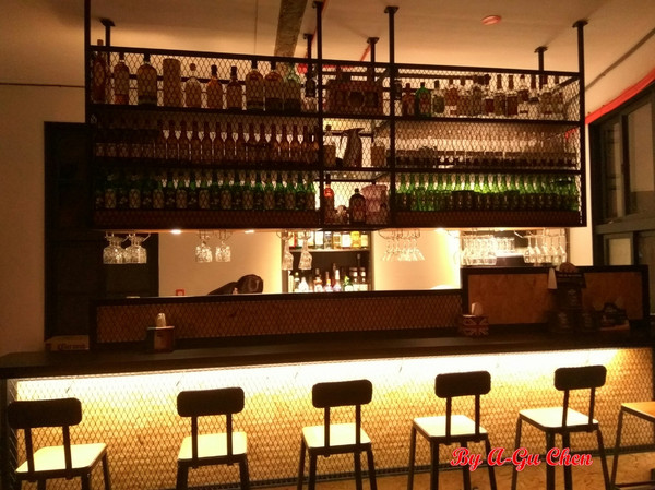 LATE Bistro 暮 餐酒館：【臺南Ω東區】LATE Bistro暮　餐酒館。台南東區餐酒館，在隱於巷弄內的驚豔裡放鬆享受深夜美食