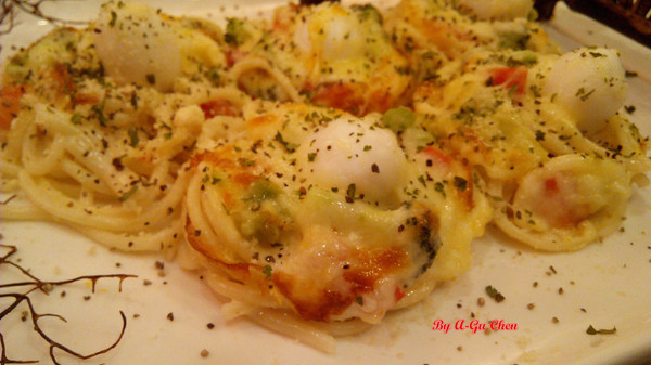 LATE Bistro 暮 餐酒館：【臺南Ω東區】LATE Bistro暮　餐酒館。台南東區餐酒館，在隱於巷弄內的驚豔裡放鬆享受深夜美食