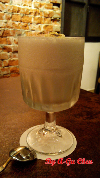 LATE Bistro 暮 餐酒館：【臺南Ω東區】LATE Bistro暮　餐酒館。台南東區餐酒館，在隱於巷弄內的驚豔裡放鬆享受深夜美食