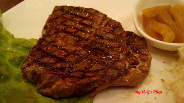 LATE Bistro 暮 餐酒館：【臺南Ω東區】LATE Bistro暮　餐酒館。台南東區餐酒館，在隱於巷弄內的驚豔裡放鬆享受深夜美食