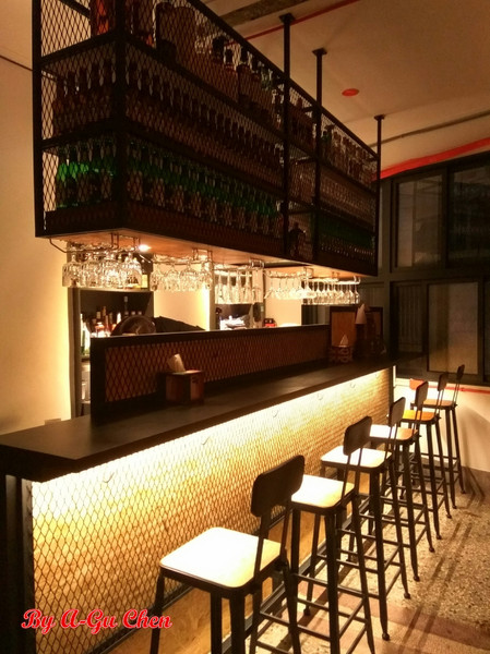 LATE Bistro 暮 餐酒館：【臺南Ω東區】LATE Bistro暮　餐酒館。台南東區餐酒館，在隱於巷弄內的驚豔裡放鬆享受深夜美食