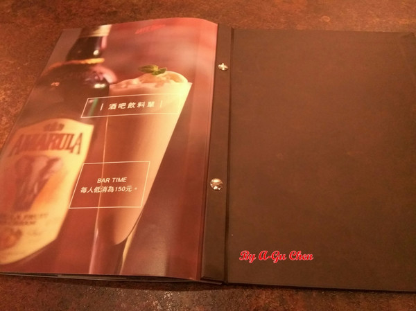 LATE Bistro 暮 餐酒館：【臺南Ω東區】LATE Bistro暮　餐酒館。台南東區餐酒館，在隱於巷弄內的驚豔裡放鬆享受深夜美食