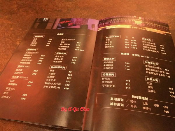 LATE Bistro 暮 餐酒館：【臺南Ω東區】LATE Bistro暮　餐酒館。台南東區餐酒館，在隱於巷弄內的驚豔裡放鬆享受深夜美食