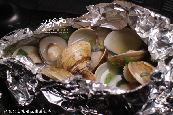 一號倉庫炭火串燒Bar：大同區.雙連居酒屋『一號倉庫炭火串燒Bar』寧夏夜市旁新開幕/宵夜