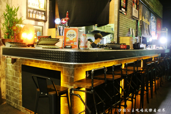 一號倉庫炭火串燒Bar：大同區.雙連居酒屋『一號倉庫炭火串燒Bar』寧夏夜市旁新開幕/宵夜