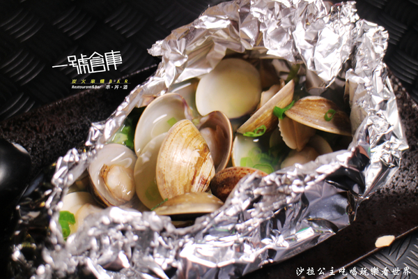 一號倉庫炭火串燒Bar：大同區.雙連居酒屋『一號倉庫炭火串燒Bar』寧夏夜市旁新開幕/宵夜