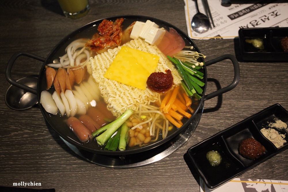 台中西區韓式料理「打啵G」鍋巴烤雞