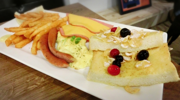 豐滿總匯三明治(中壢中原店)：【桃園@中壢市】豐滿總匯三明治 豐滿中壢中原店 / 中壢早午餐 / 咖啡下午茶