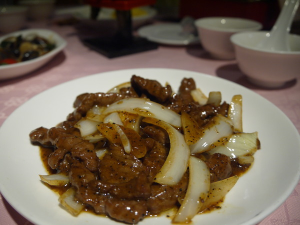 廣香龍華樓餐廳：【台北美食】廣香龍華樓餐廳。板橋港式飲茶。吃到飽。尾牙年菜