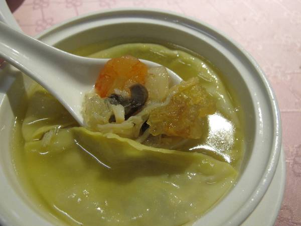 廣香龍華樓餐廳：【台北美食】廣香龍華樓餐廳。板橋港式飲茶。吃到飽。尾牙年菜