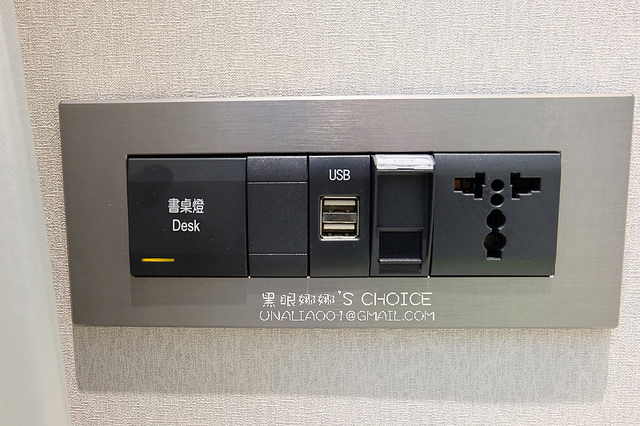 洛碁大飯店書桌插座
