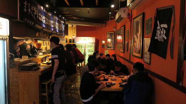 深夜食堂：【新竹車站美食】深夜食堂－串燒。烤物。私房料理。各式獨特酒類｜道地日式風味｜新竹居酒屋