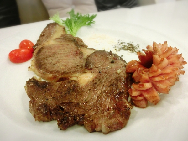 OyamiCaf'e(新埔店)：【新北@板橋】OyamiCaf'e(新埔店) 板橋美食/ 捷運新埔站 / 下午茶  / 鬆餅、義大利麵