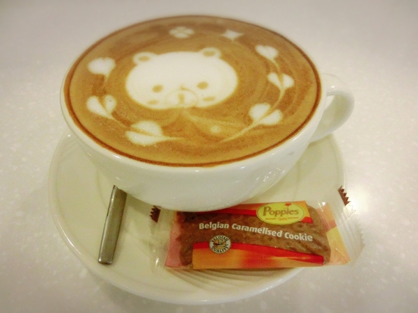 OyamiCaf'e(新埔店)：【新北@板橋】OyamiCaf'e(新埔店) 板橋美食/ 捷運新埔站 / 下午茶  / 鬆餅、義大利麵